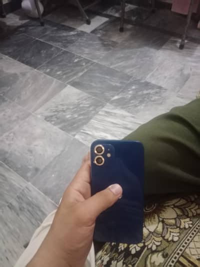Apple iPhone 12