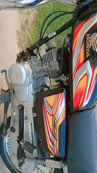 Honda 125 CG bike all Pakistan delivery available,/ 0329/71/08320. //