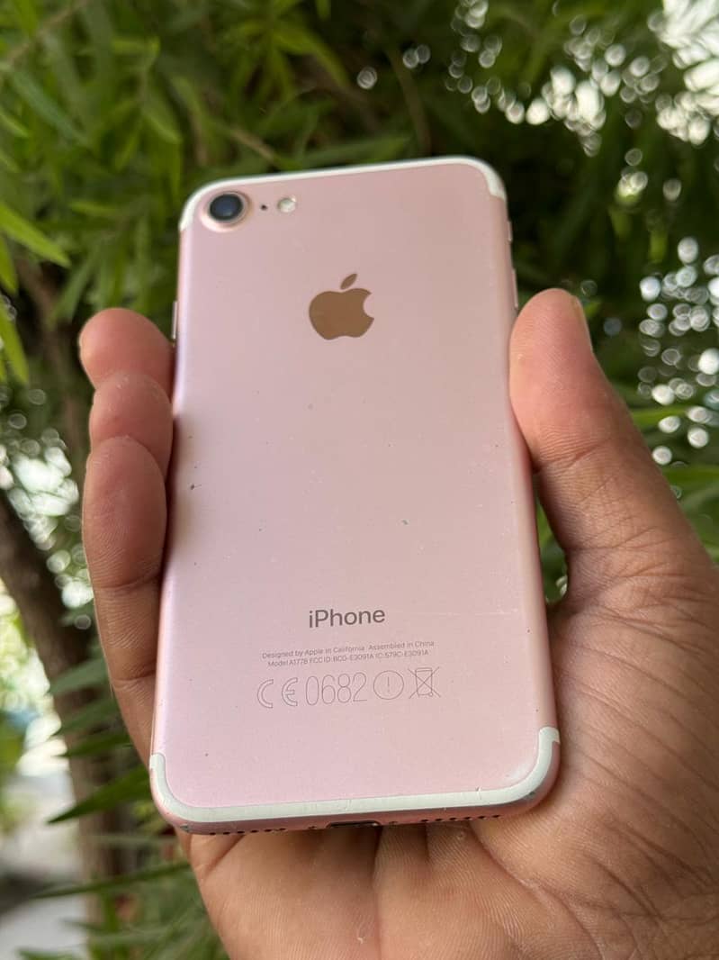 Apple iPhone 7 2