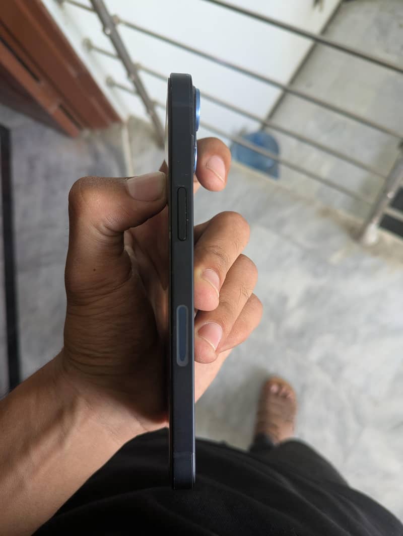 Apple iPhone 13 1
