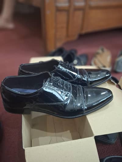 laces shoes
