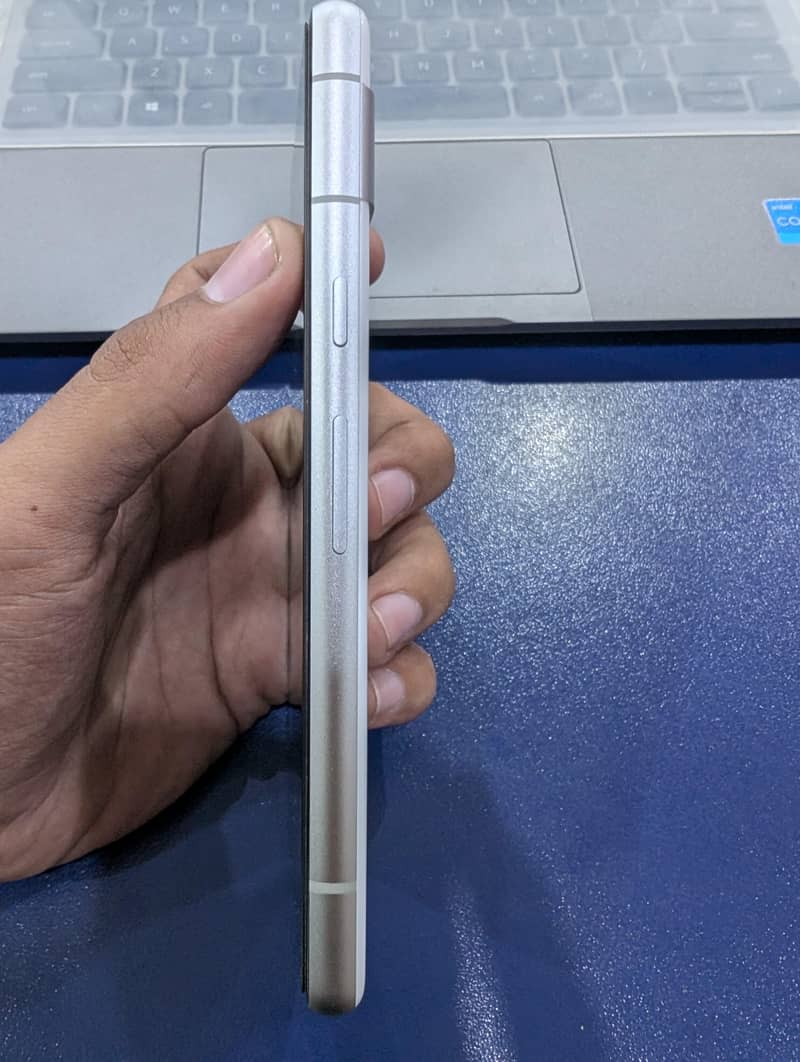 Google Pixel 7a 5