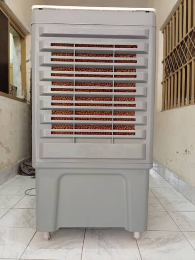 Water cooler in fresh condition
