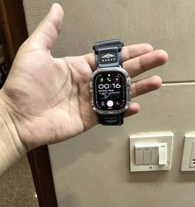 Apple Watch Ultra 2 Natural Titanium