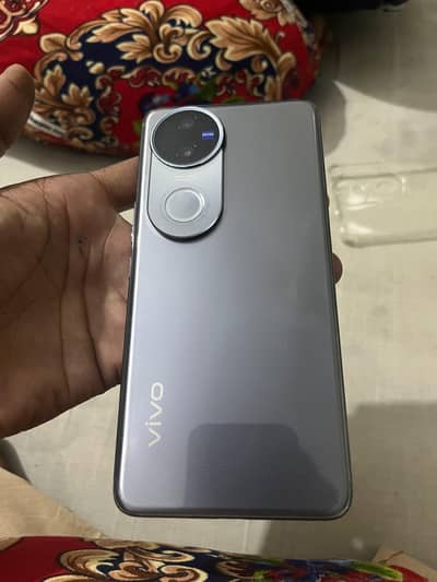 Vivo V50