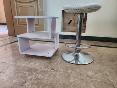 round chair and move able table