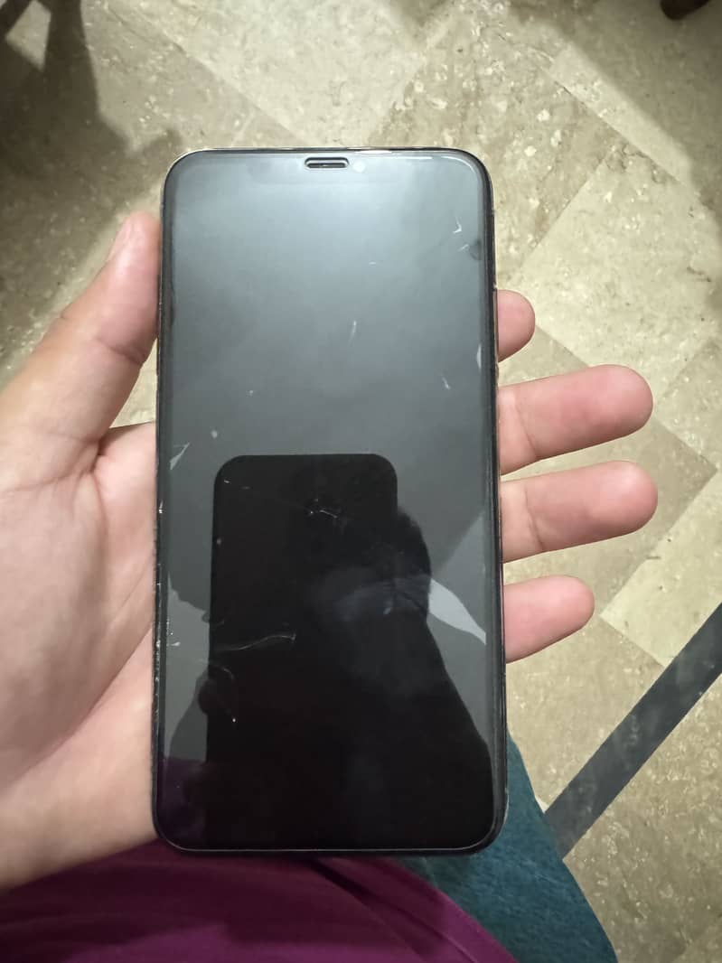 Apple iPhone XS Max 5