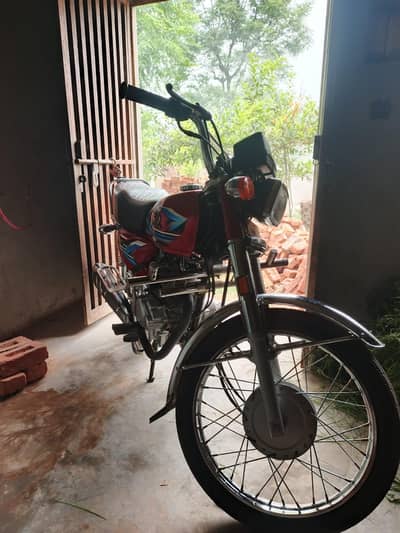 Honda 125 bike  new hay  bilkul sad gari hay one hand use. . 03207245657