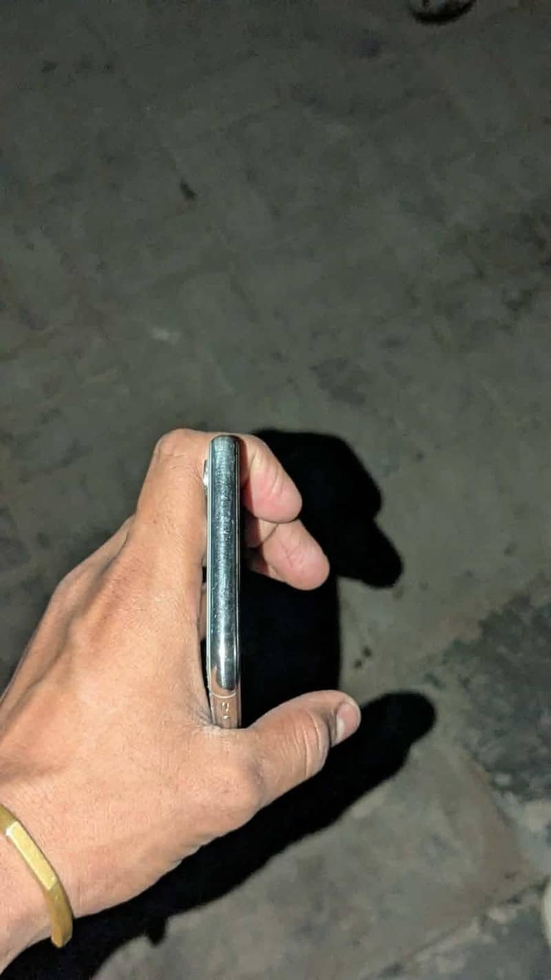 Apple iPhone X 3