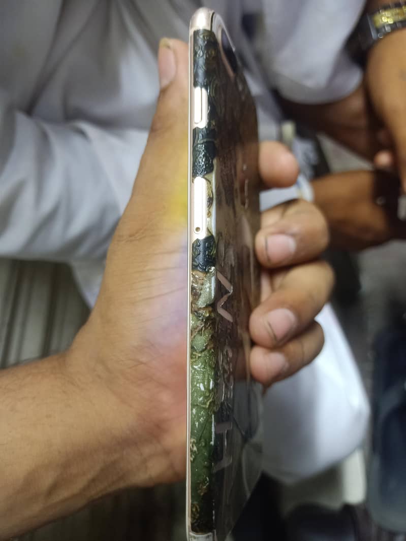 Apple iPhone 8 Plus 0