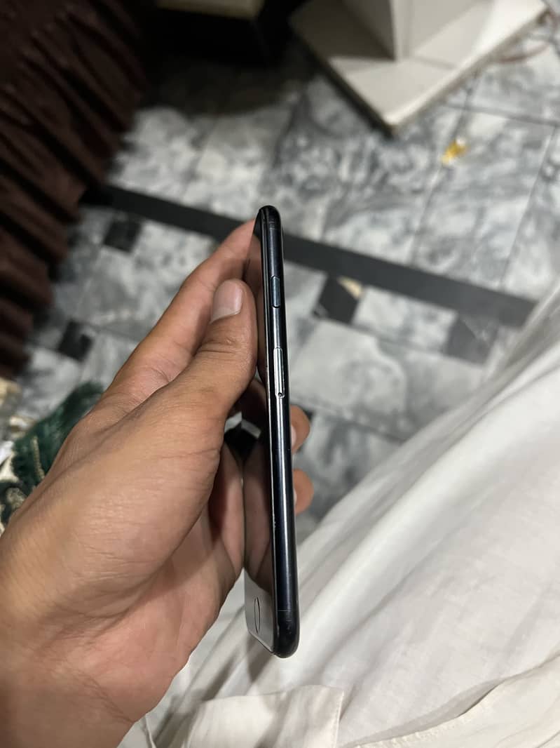 Apple iPhone 7 1