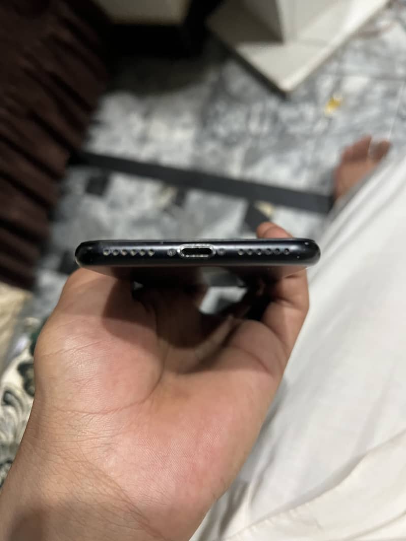 Apple iPhone 7 2
