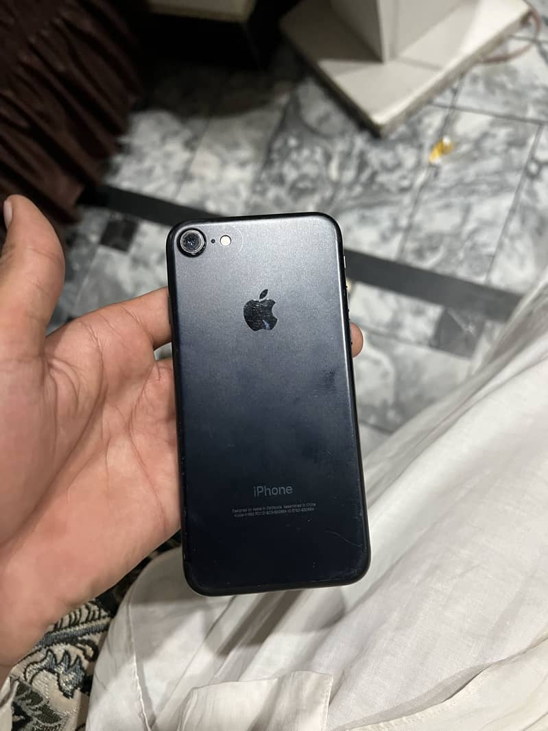 Apple iPhone 7 0
