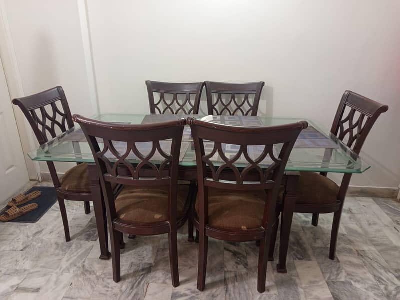 Dining table 0
