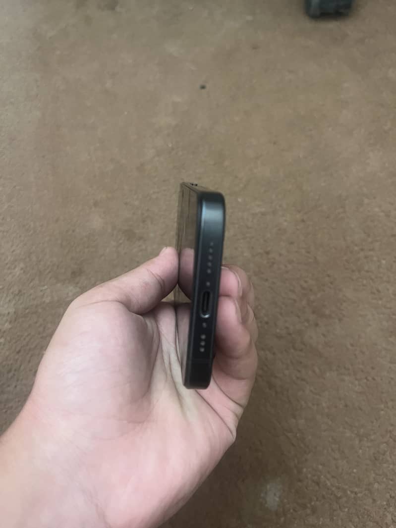 Apple iPhone 15 Pro 0