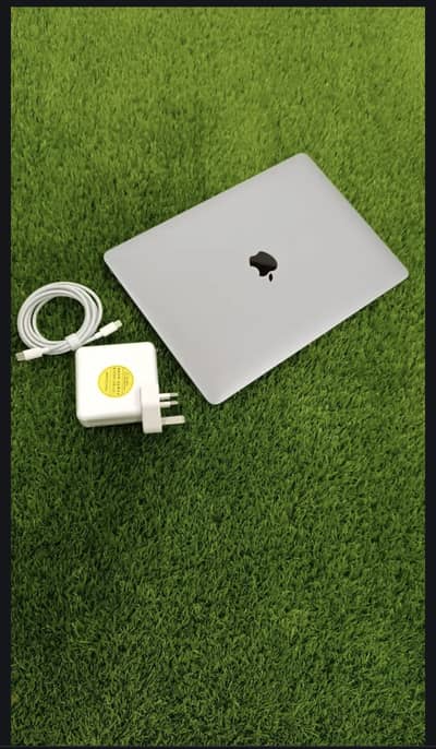 macbook pro 2018-19 15’’ | i7 | 16gb 256ssd) 4gb GPU with tuch bar