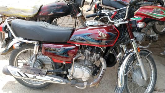 HONDA 125 RED COLOUR LUSH CONDITION