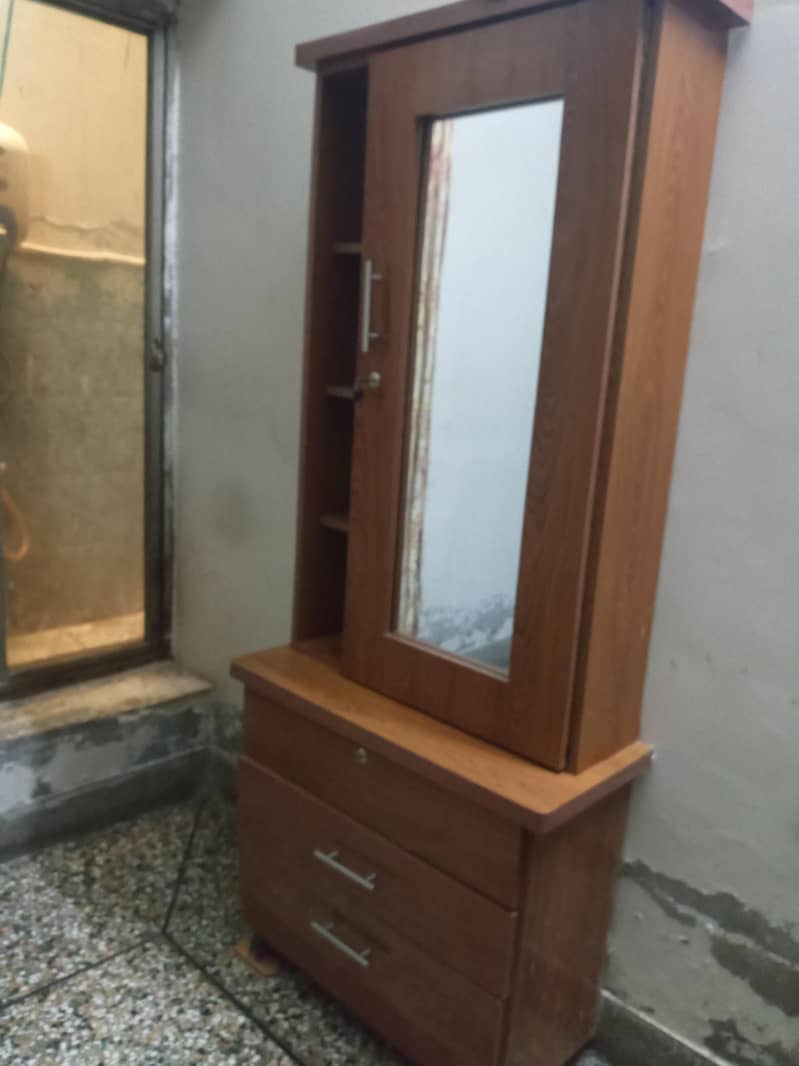 dressing table 0