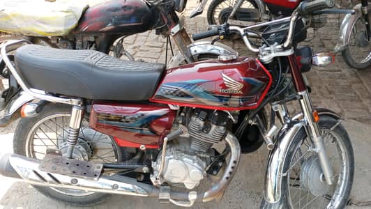 HONDA 125 RED COLOUR LUSH CONDITION