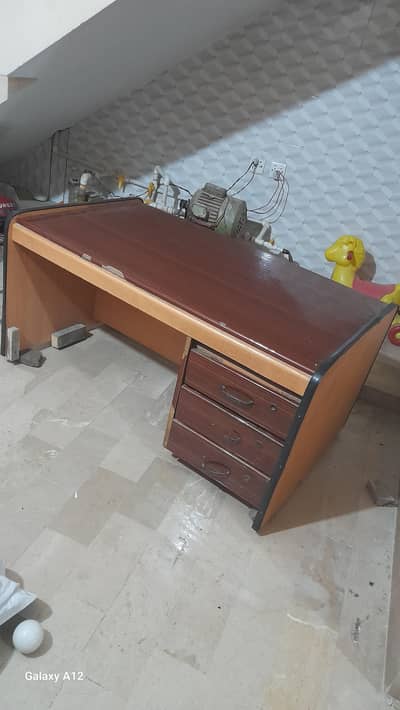 Office table