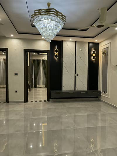 10 Marla brand new full house available for rent in silent office and family available for rent in jubilee town lahor