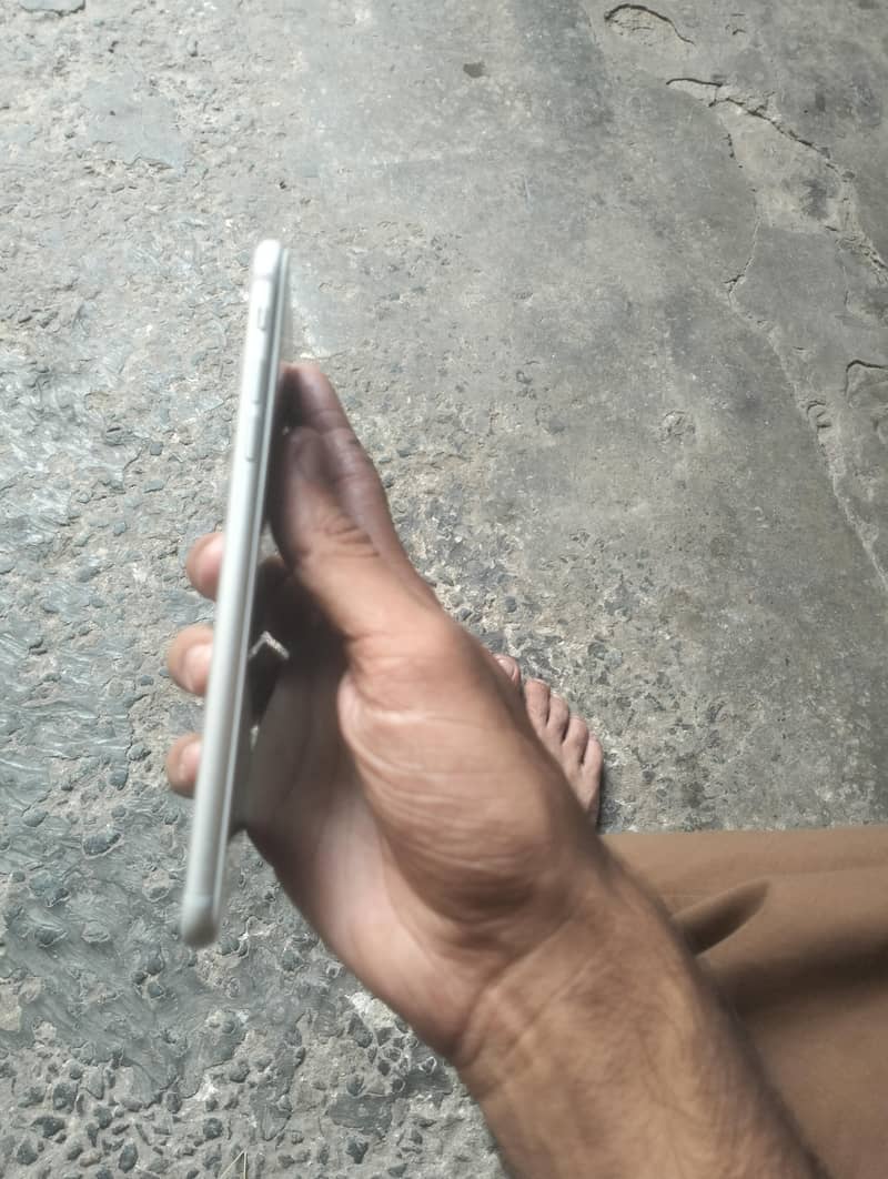 Apple iPhone 7 Plus 2