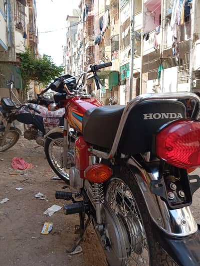 Red Honda cg 125