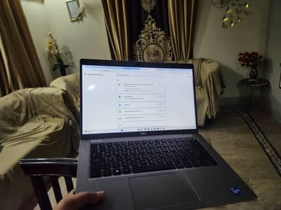 Dell Premium Business Laptop 16GB 256Gb Face ID 1080p