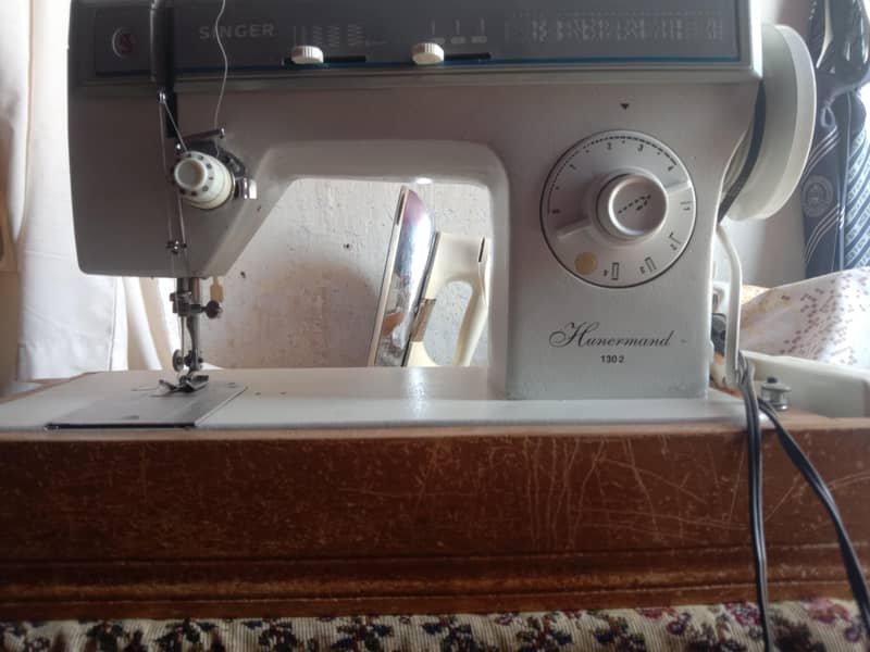 Singer Computerized sewing machine 5