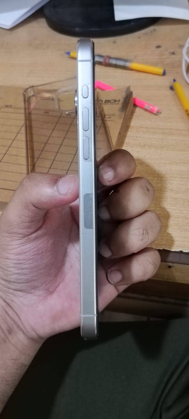 Apple iPhone 15 Pro Max 2