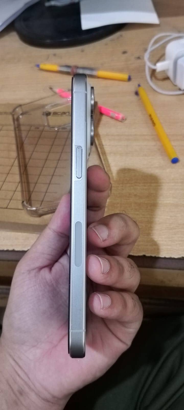 Apple iPhone 15 Pro Max 4
