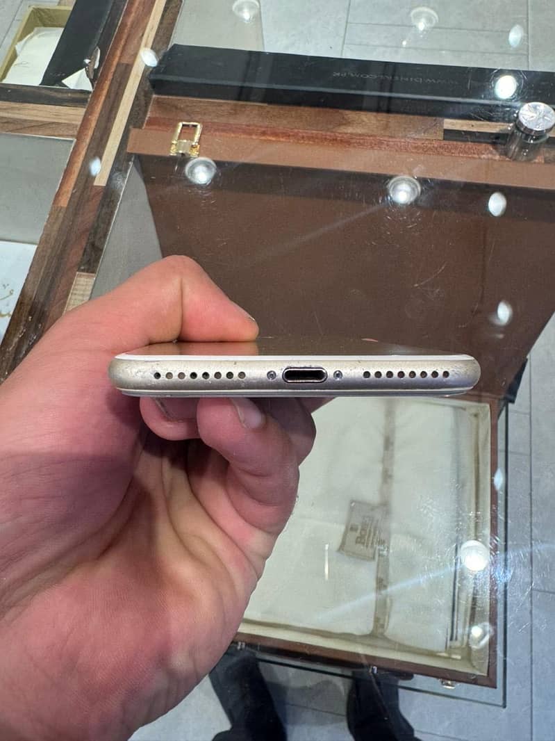 Apple iPhone 7 Plus 0