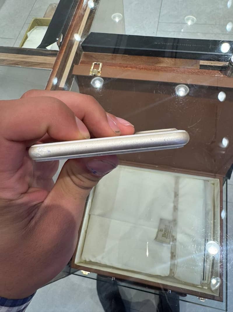 Apple iPhone 7 Plus 5