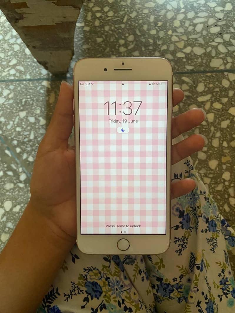 Apple iPhone 7 Plus 1