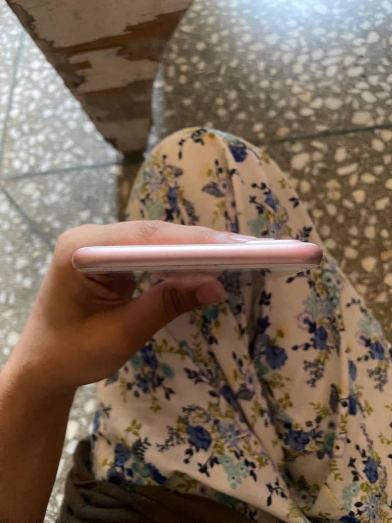 Apple iPhone 7 Plus 4