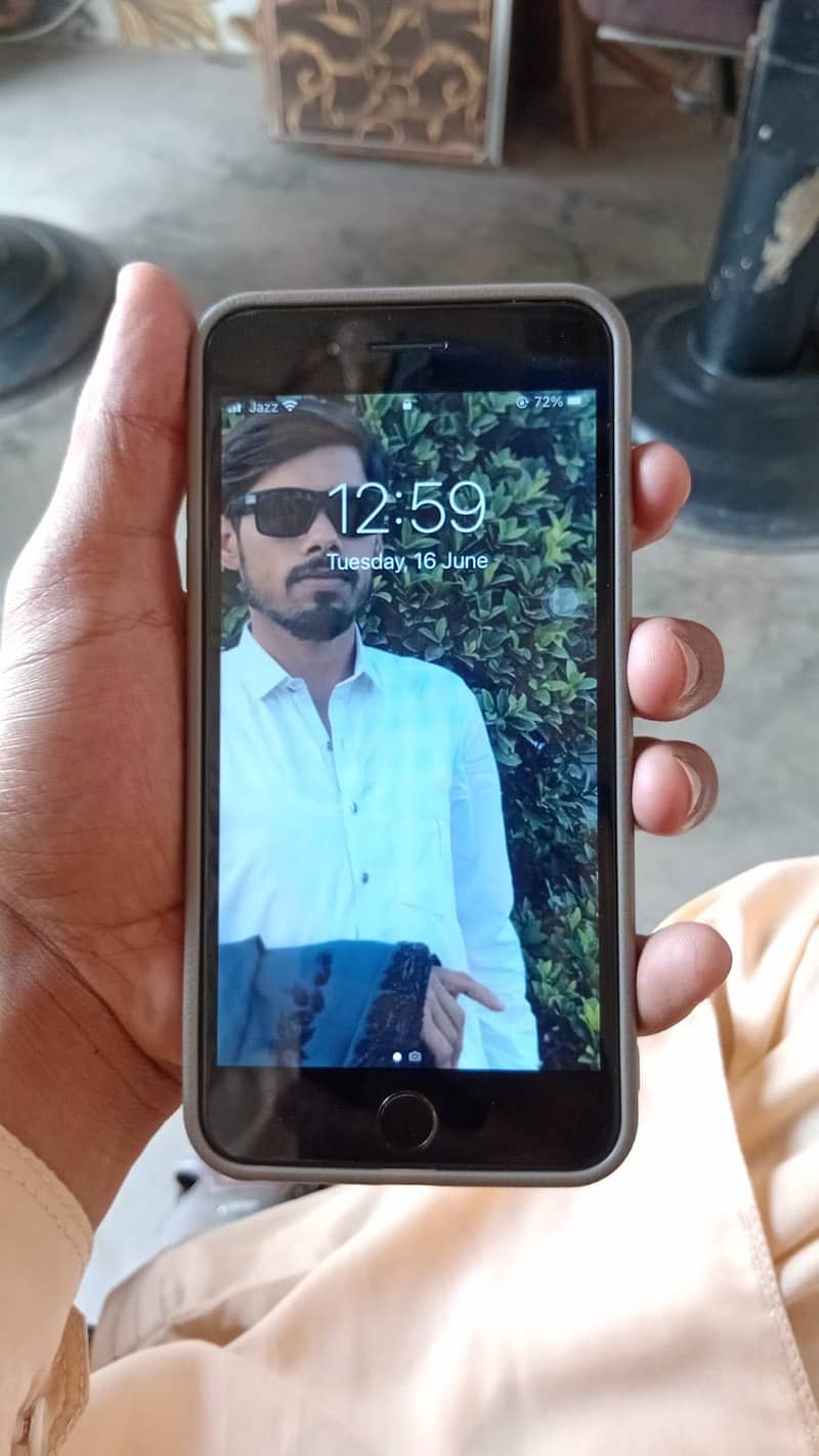 Apple iPhone 7 Plus 0