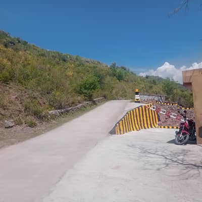 Corner 9.5 marla plot for sale