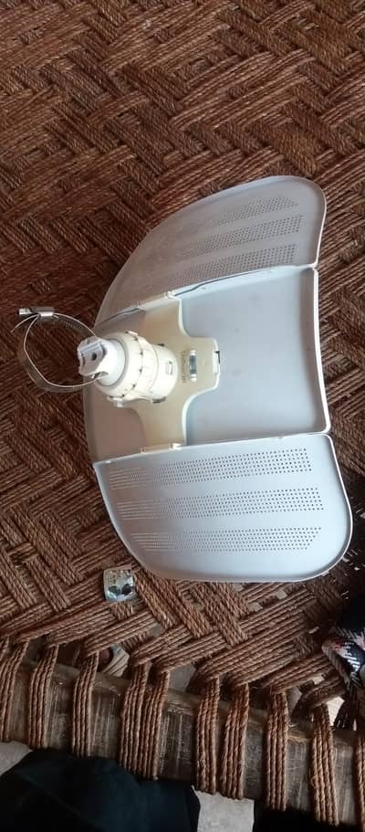 Ubiquiti LiteBeam M5 (Model: LBE-M5-23)