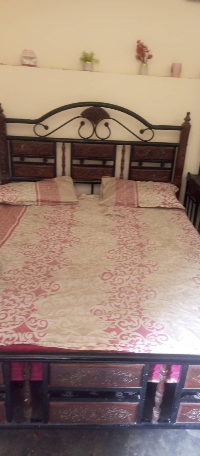 double size bed with 2 side table, dressing table 1