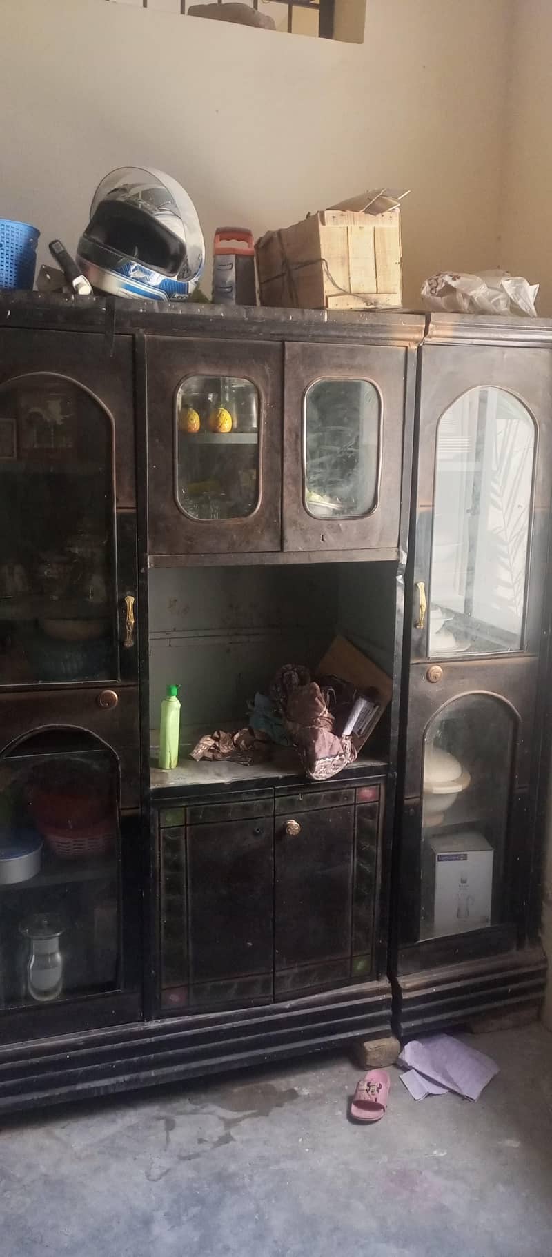 double size bed with 2 side table, dressing table 5