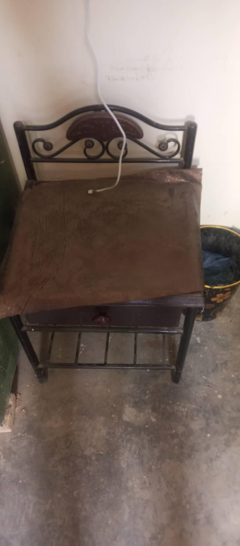 double size bed with 2 side table, dressing table 6
