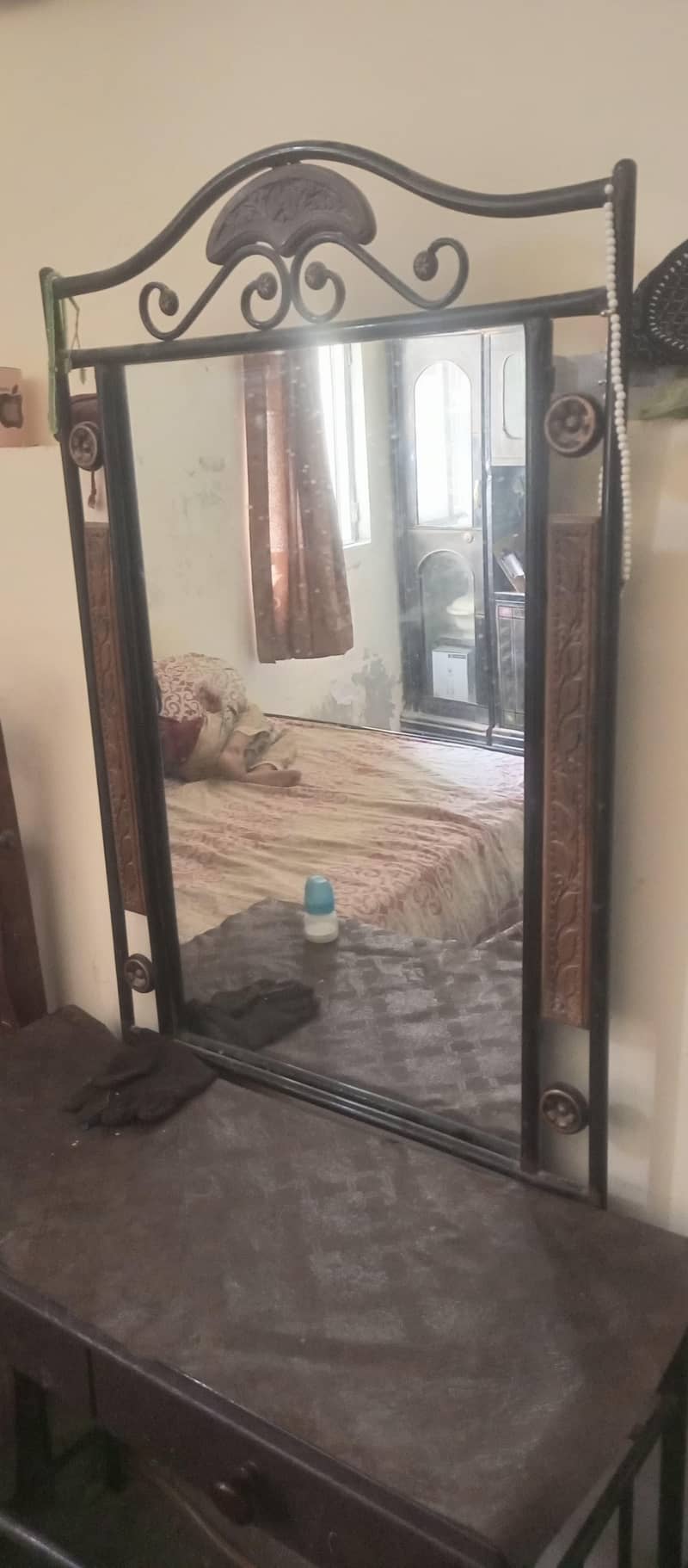 double size bed with 2 side table, dressing table 10