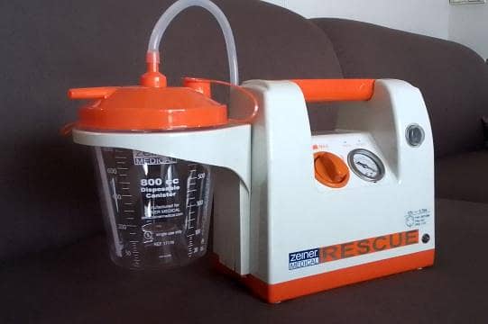 portable suction machine 3