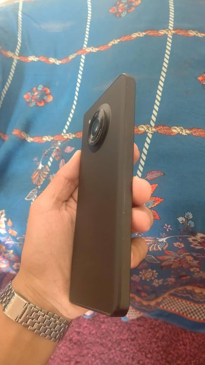 Sharp Aquos Sense7 4