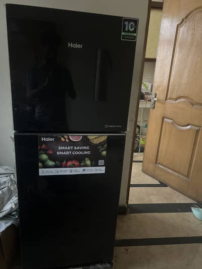 Haier midsize HRF-246 refrigerator