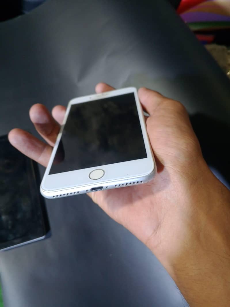 Apple iPhone 7 Plus 0