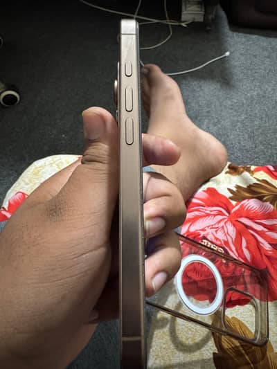 Apple iPhone 16 Pro jv