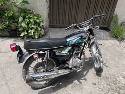 Honda CG 125 One hand use