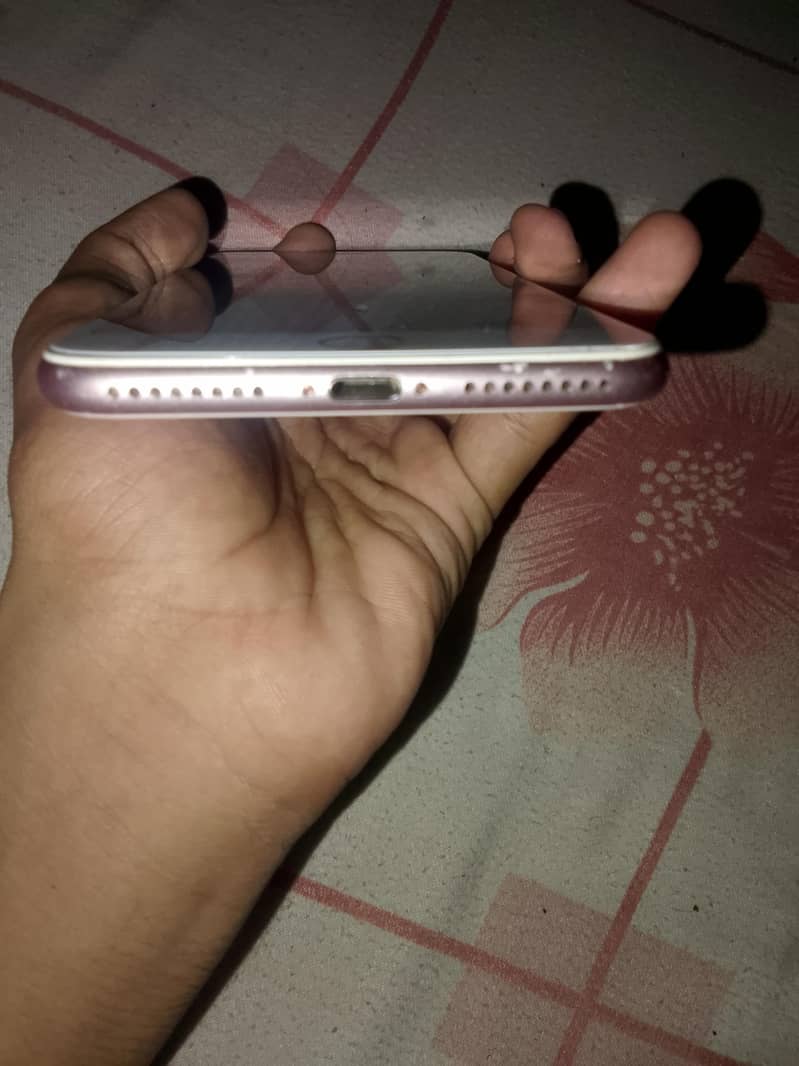 Apple iPhone 7 Plus 1