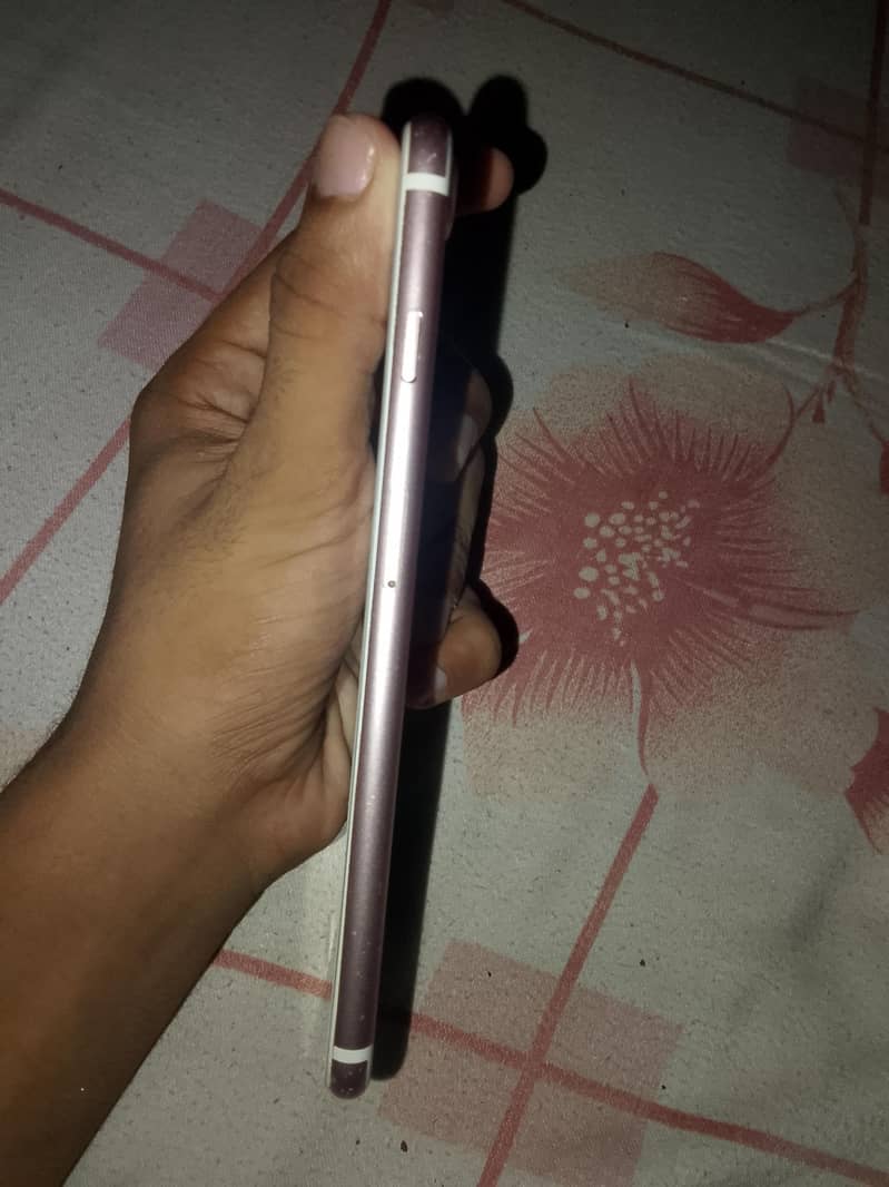 Apple iPhone 7 Plus 3